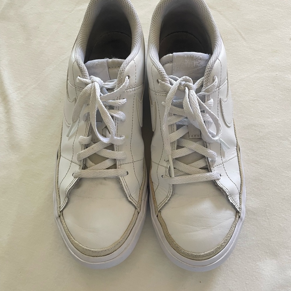 Nike White Men's Low-Top Sneakers with Light Gray Trim